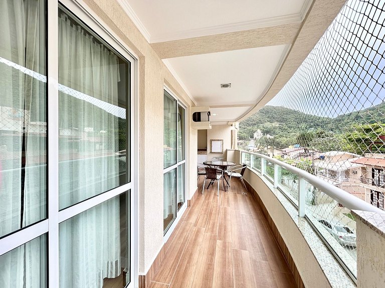 207 - Apartamento em Bombas a 150 metros da Praia