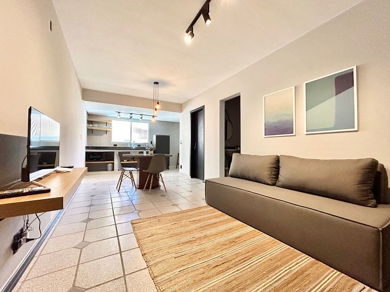 003 - Apartamento com 2 dormitórios na praia de Bombas