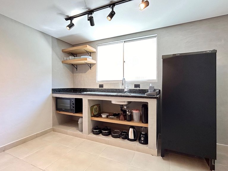 003 - Apartamento com 2 dormitórios na praia de Bombas