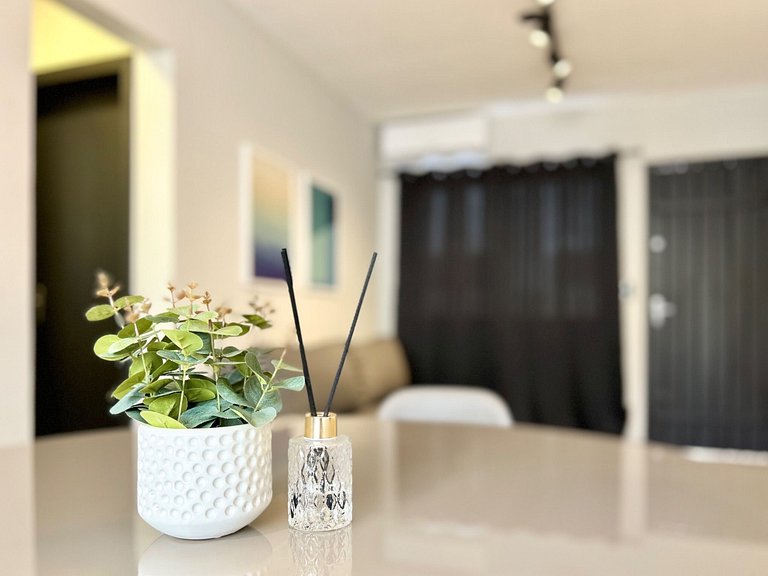 003 - Apartamento com 2 dormitórios na praia de Bombas