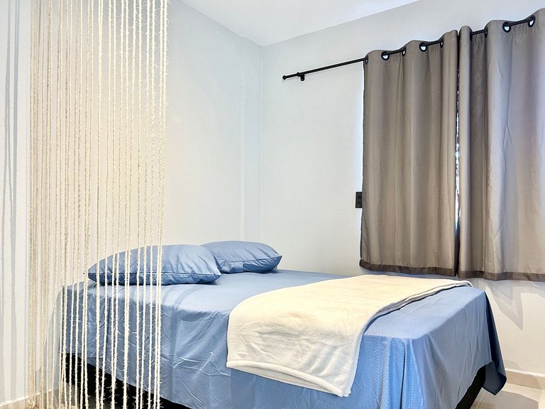 001 - Apto monoambiente em residencial com piscina na praia