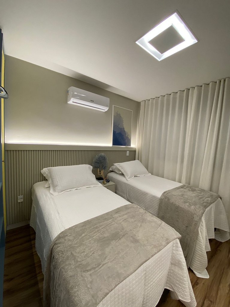 165 - Apartamento de 3 quartos na praia de Canto Grande