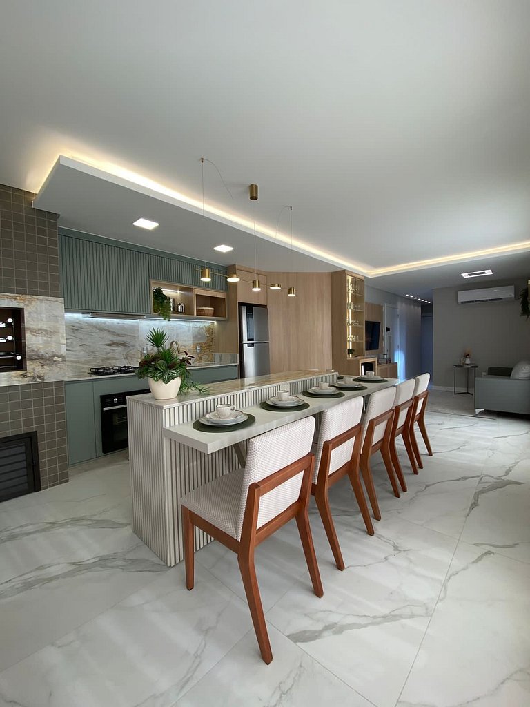 165 - Apartamento de 3 quartos na praia de Canto Grande