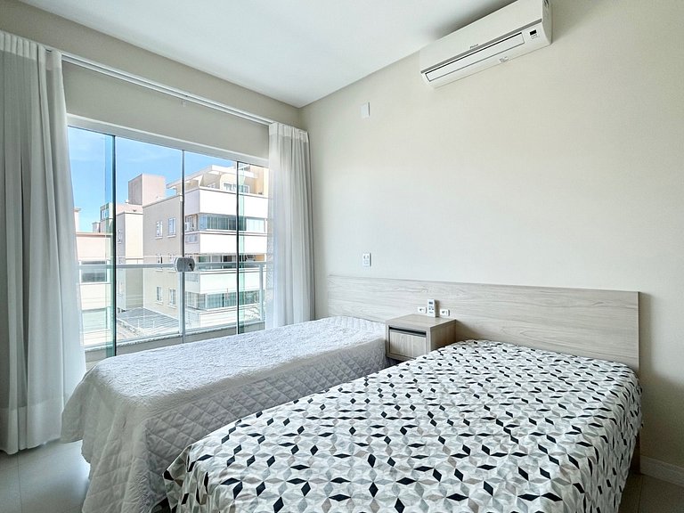 049 - Amplo Apartamento na Praia de Bombas