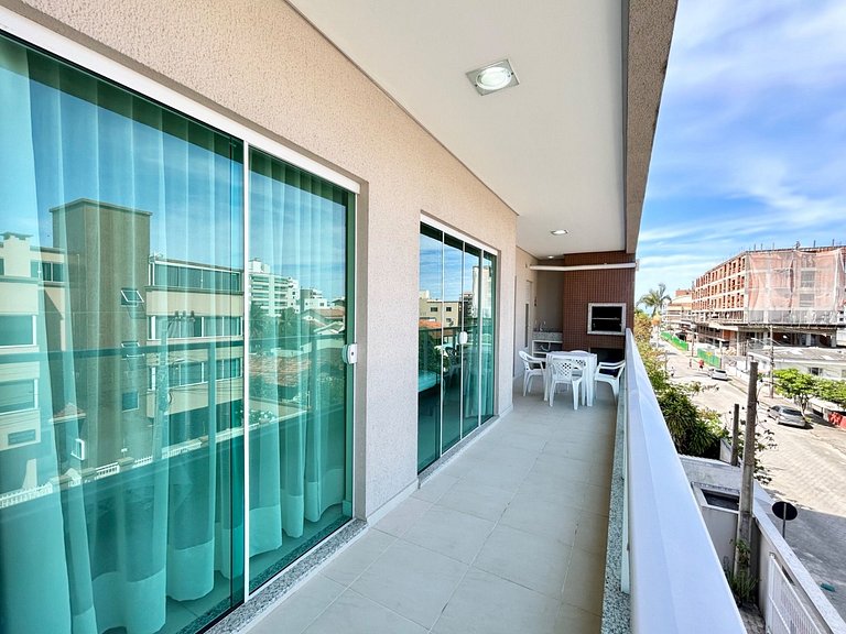 049 - Amplo Apartamento na Praia de Bombas