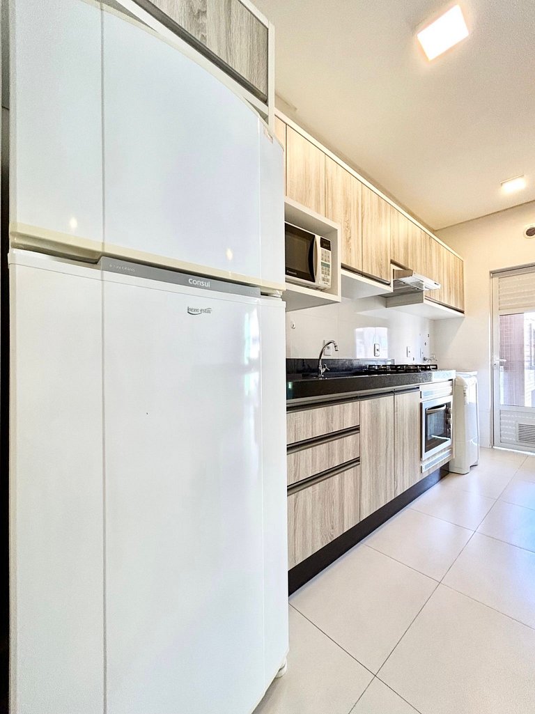 049 - Amplo Apartamento na Praia de Bombas