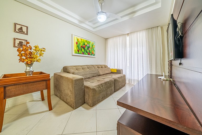 160 - Apartamento em Bombas com 3 dormitórios
