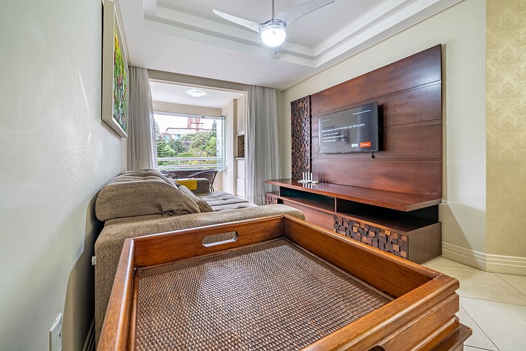 160 - Apartamento em Bombas com 3 dormitórios