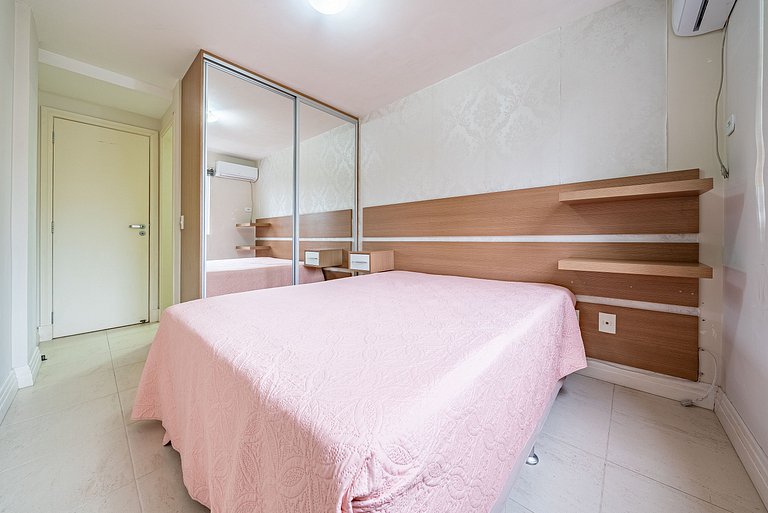 160 - Apartamento em Bombas com 3 dormitórios