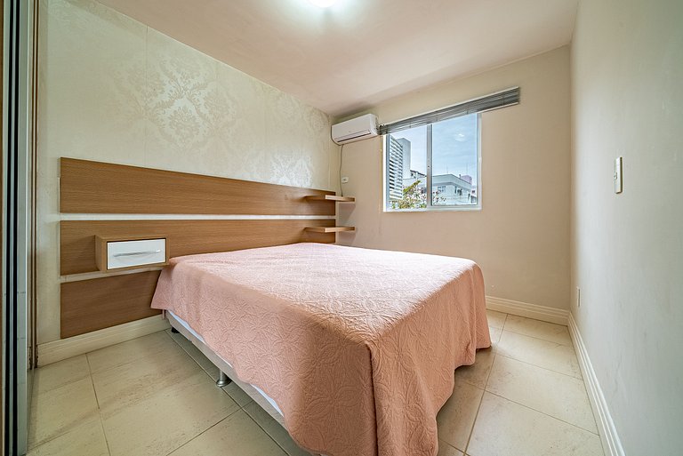 160 - Apartamento em Bombas com 3 dormitórios