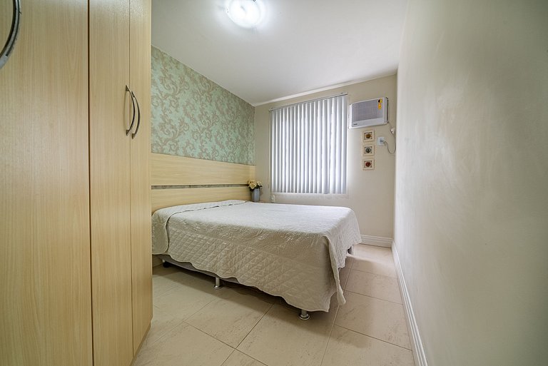 160 - Apartamento em Bombas com 3 dormitórios