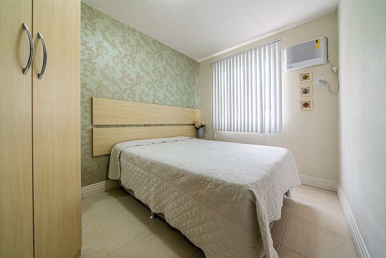 160 - Apartamento em Bombas com 3 dormitórios