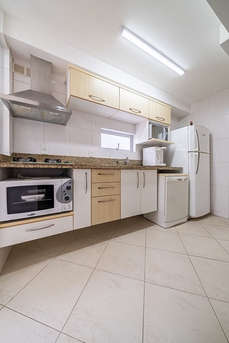 160 - Apartamento em Bombas com 3 dormitórios