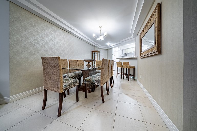 160 - Apartamento em Bombas com 3 dormitórios