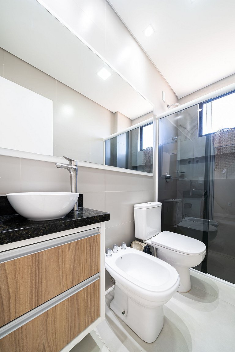 182 - Lindo apartamento 2 suítes em Mariscal