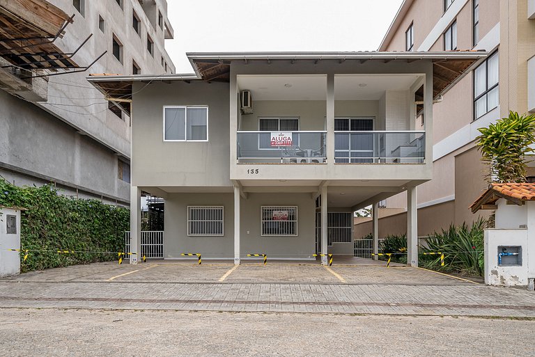 092 - Apartamento com 03 quartos em Canto Grande!