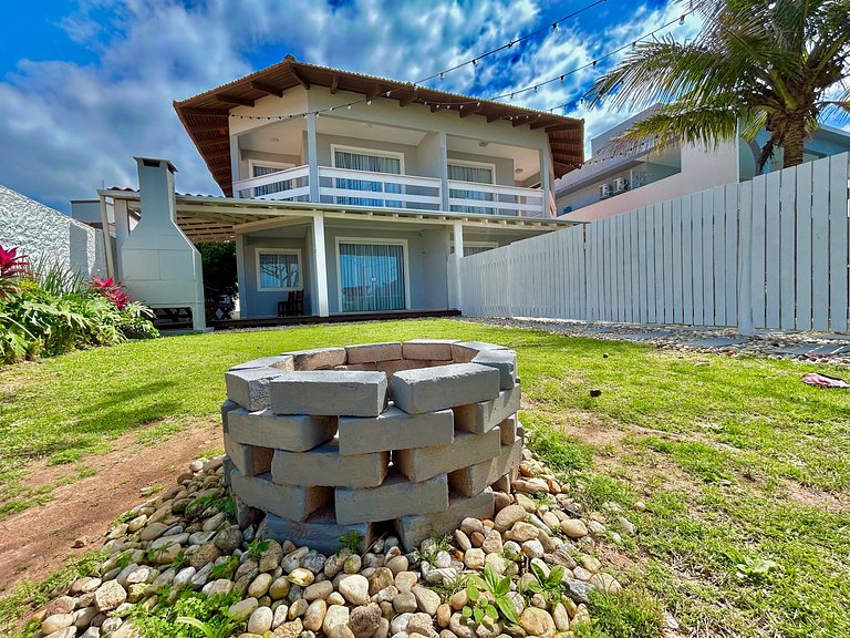 149 - Casa pé na areia Mariscal com 04 dormitórios
