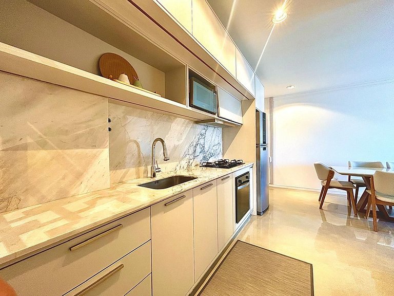 408- Apartamento 2 suítes na praia de Bombas