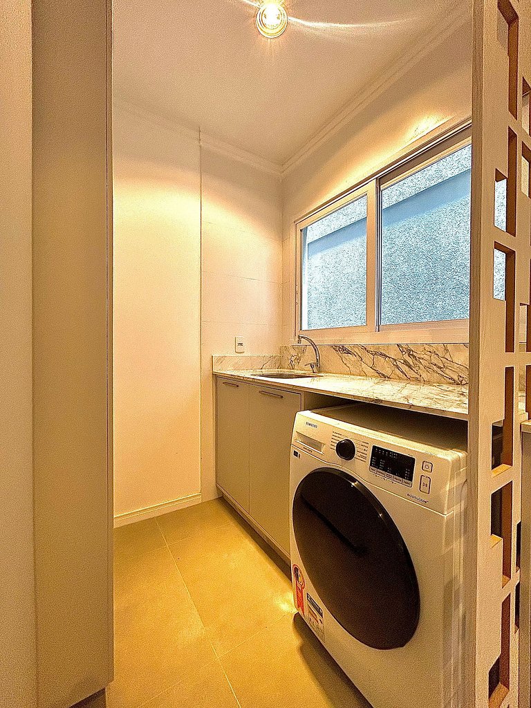 408- Apartamento 2 suítes na praia de Bombas