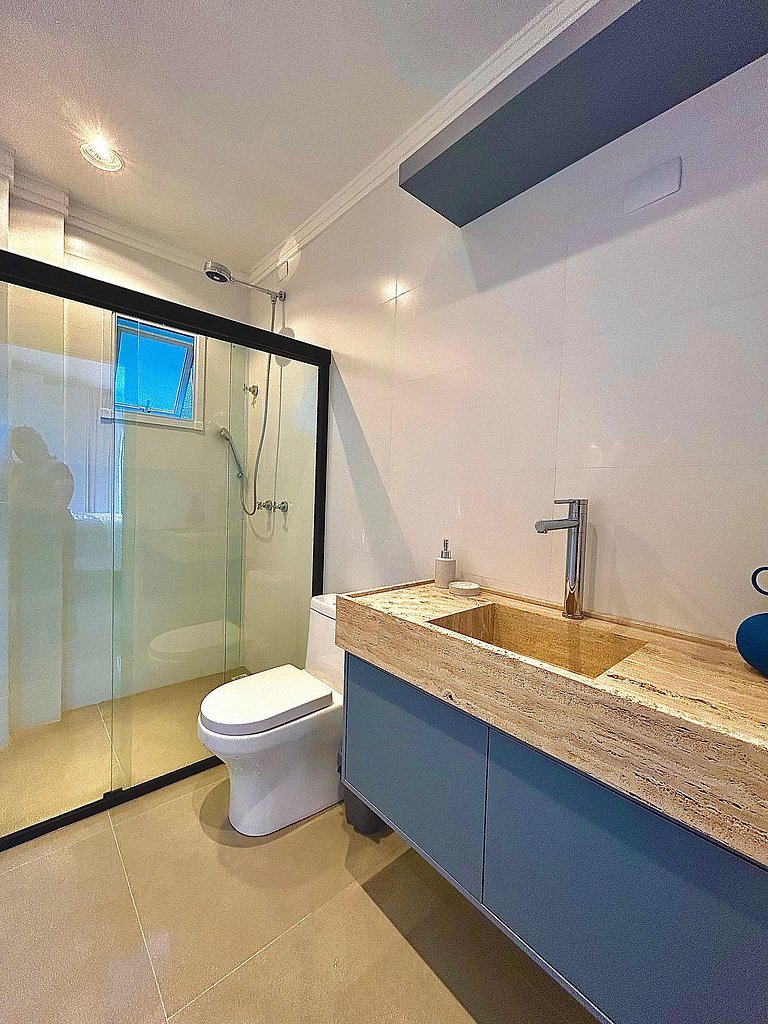 408- Apartamento 2 suítes na praia de Bombas