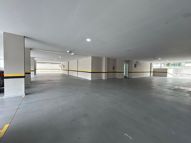 408- Apartamento 2 suítes na praia de Bombas