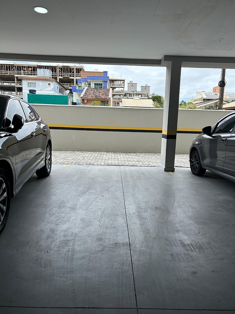 408- Apartamento 2 suítes na praia de Bombas