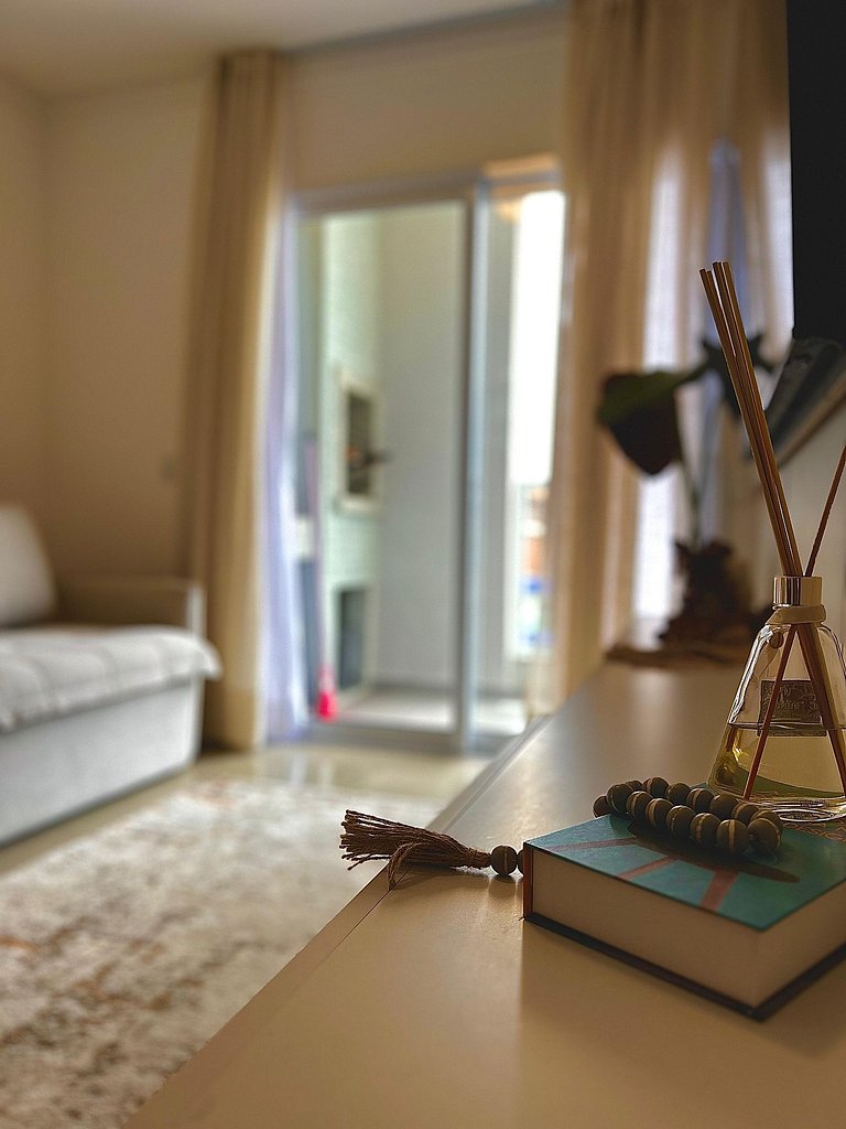 408- Apartamento 2 suítes na praia de Bombas