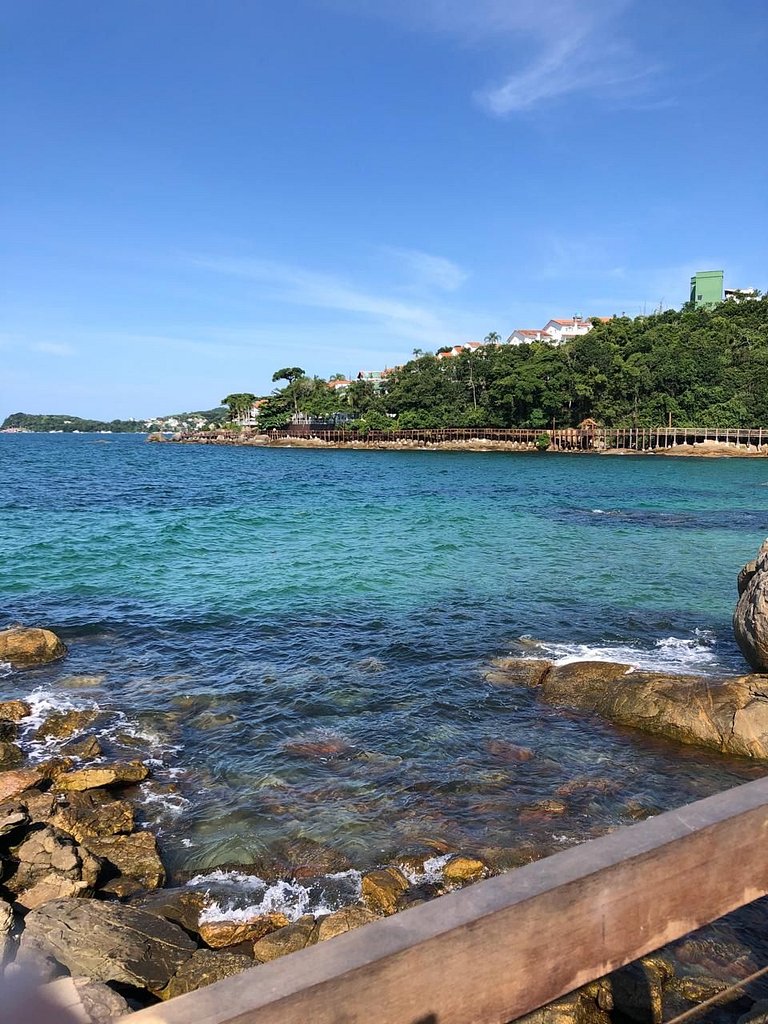 405 -Apto com Ótima localização na praia de Bombas