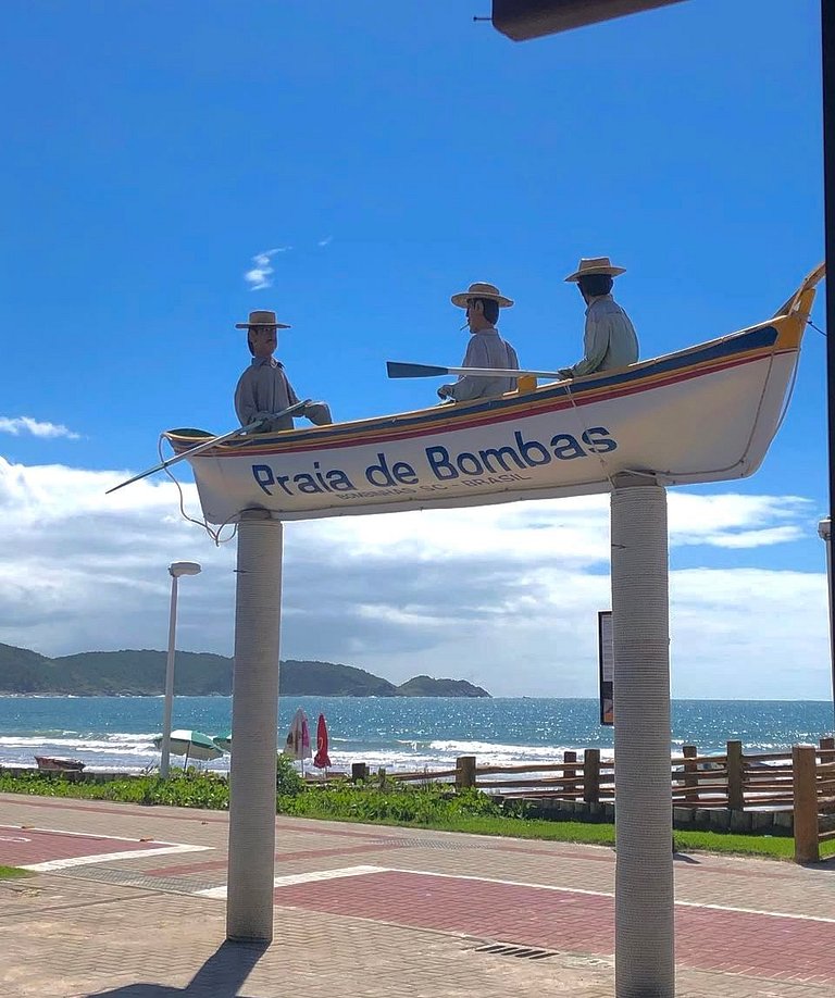 306 - Ampla cobertura Praia de Bombas - Vista Mar