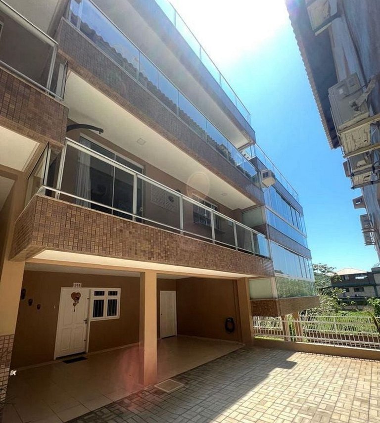 206 - Triplex em Bombas para família