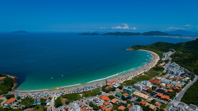 173 - Apartamento em 4 Ilhas com Piscina