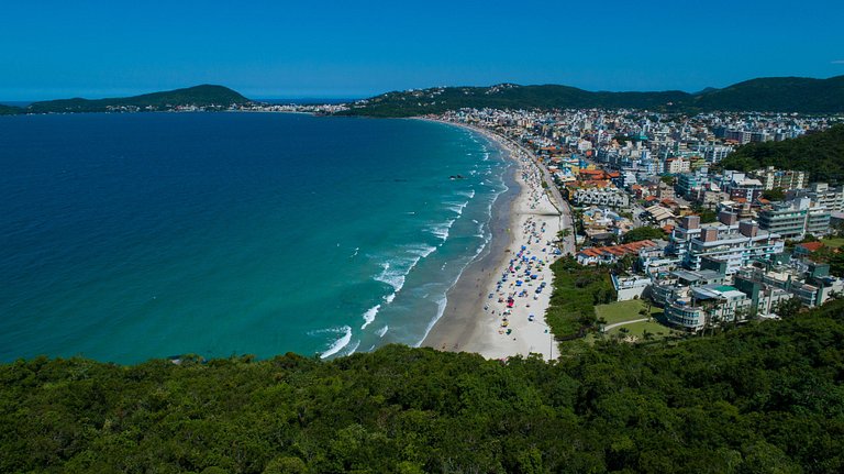 323 - Cobertura com 03 dormitórios e Jacuzzi, apenas a 50m d