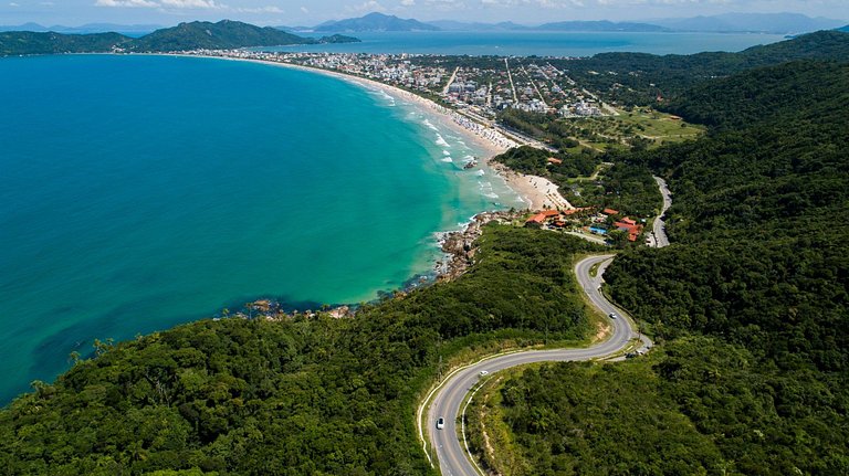 143 - Apto aconchegante com 2 suítes em Mariscal