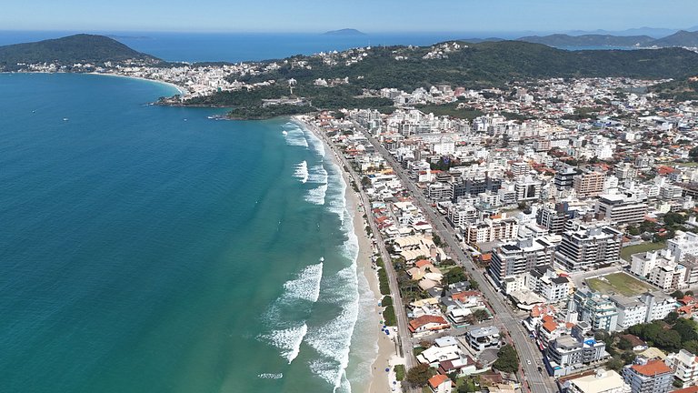137 - Lindo apartamento com vista mar em Bombas