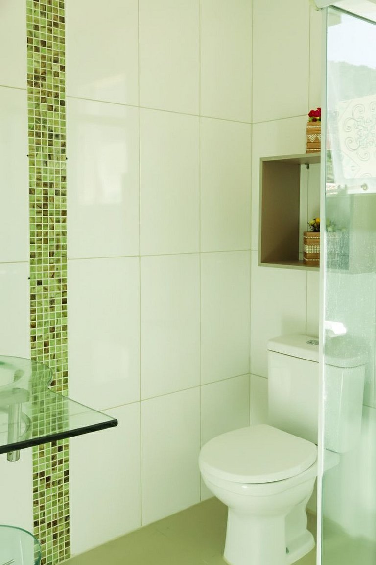 424 - Casa Com 04 Quartos e Piscina em Zimbros