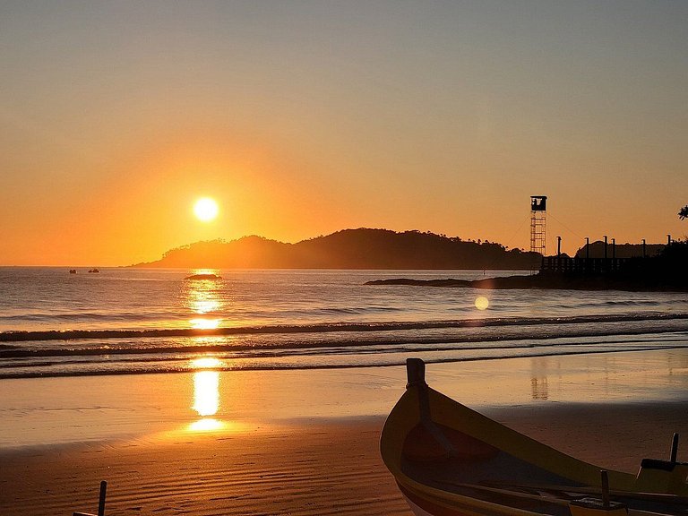 258 - Apartamento com 3 suítes praia de Bombas