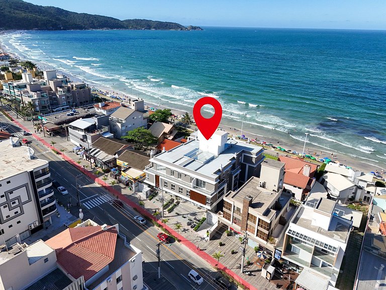 071 - Beira Mar na praia de Bombas com 03 suítes