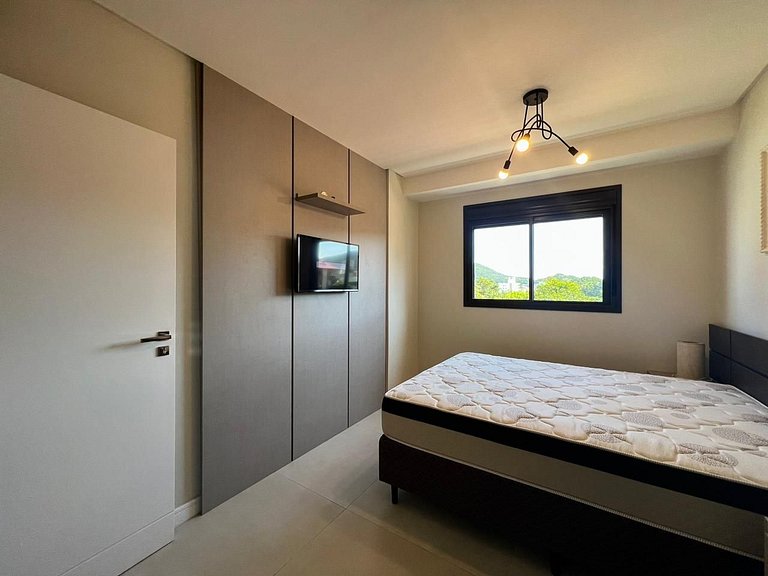 252 - Apartamento com piscina praia de Bombas